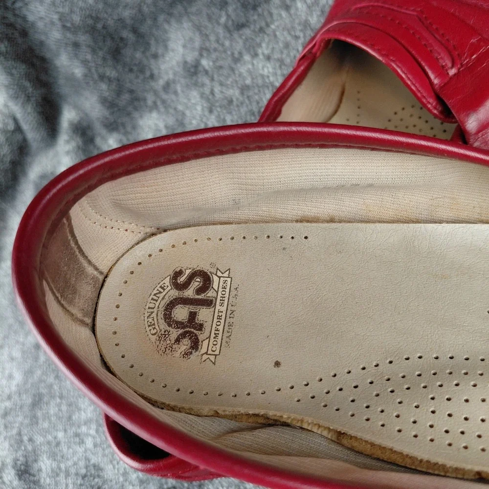 SAS women red